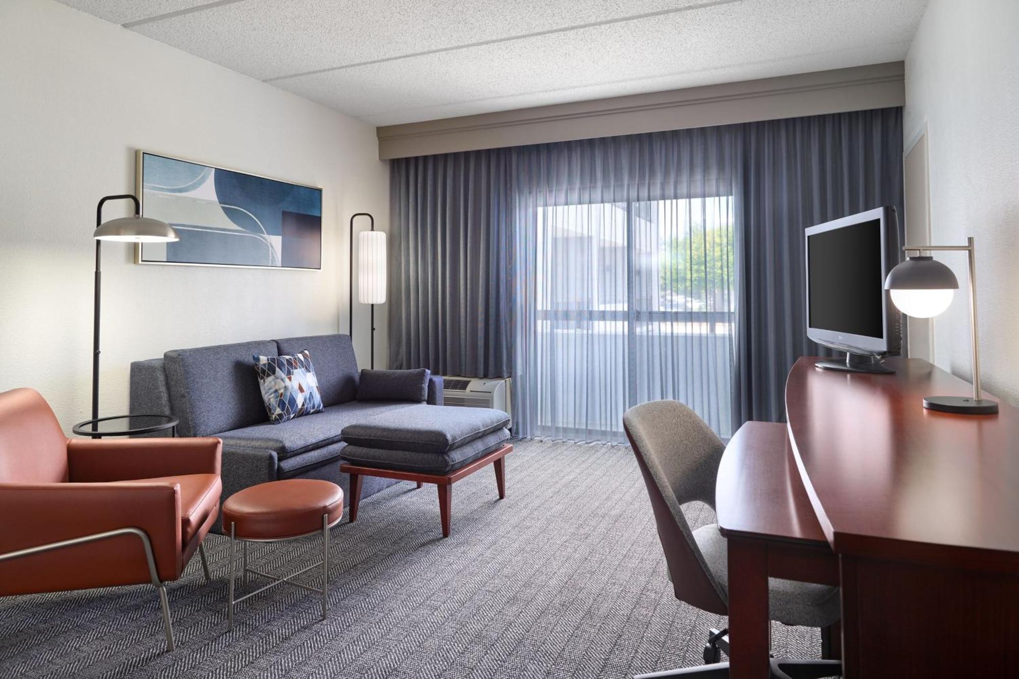 Courtyard By Marriott Atlanta Executive Park/Emory Hotell Eksteriør bilde