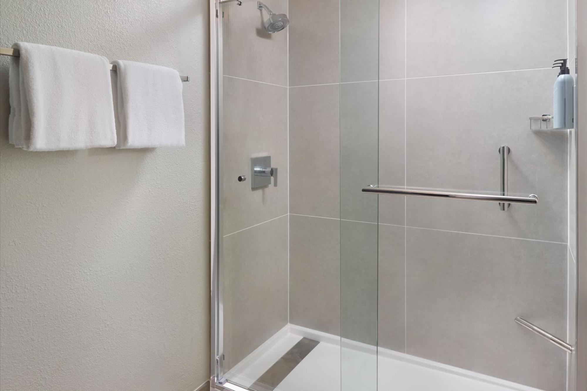 Courtyard By Marriott Atlanta Executive Park/Emory Hotell Eksteriør bilde