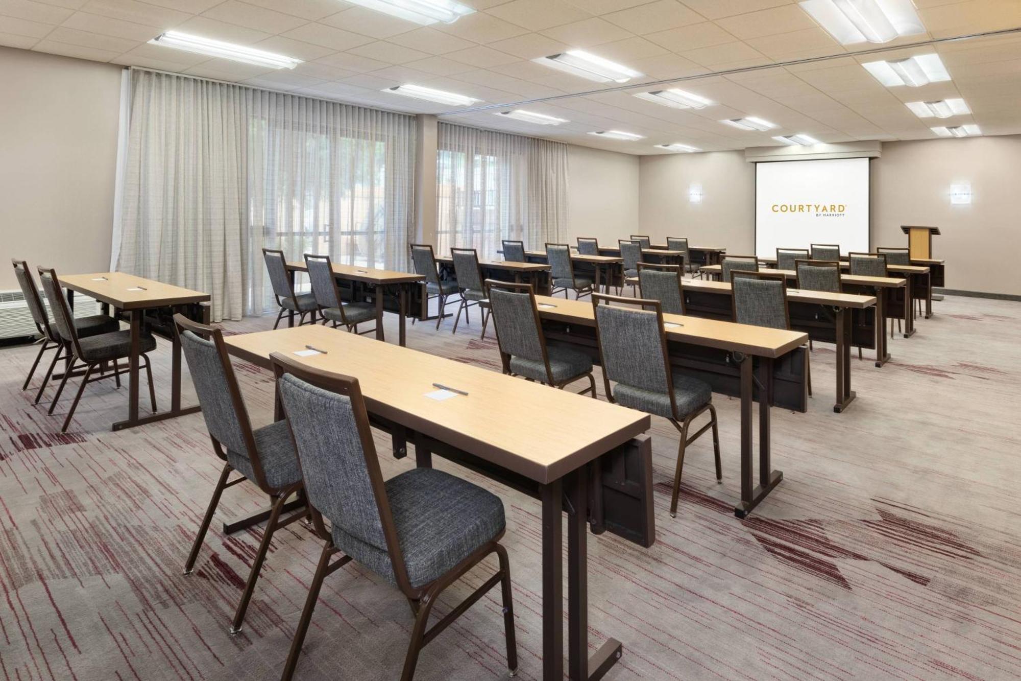 Courtyard By Marriott Atlanta Executive Park/Emory Hotell Eksteriør bilde