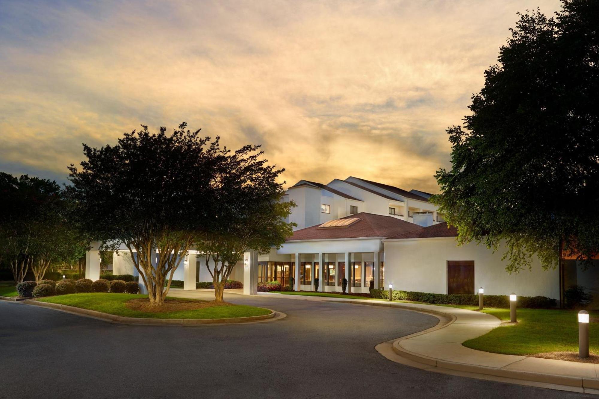 Courtyard By Marriott Atlanta Executive Park/Emory Hotell Eksteriør bilde