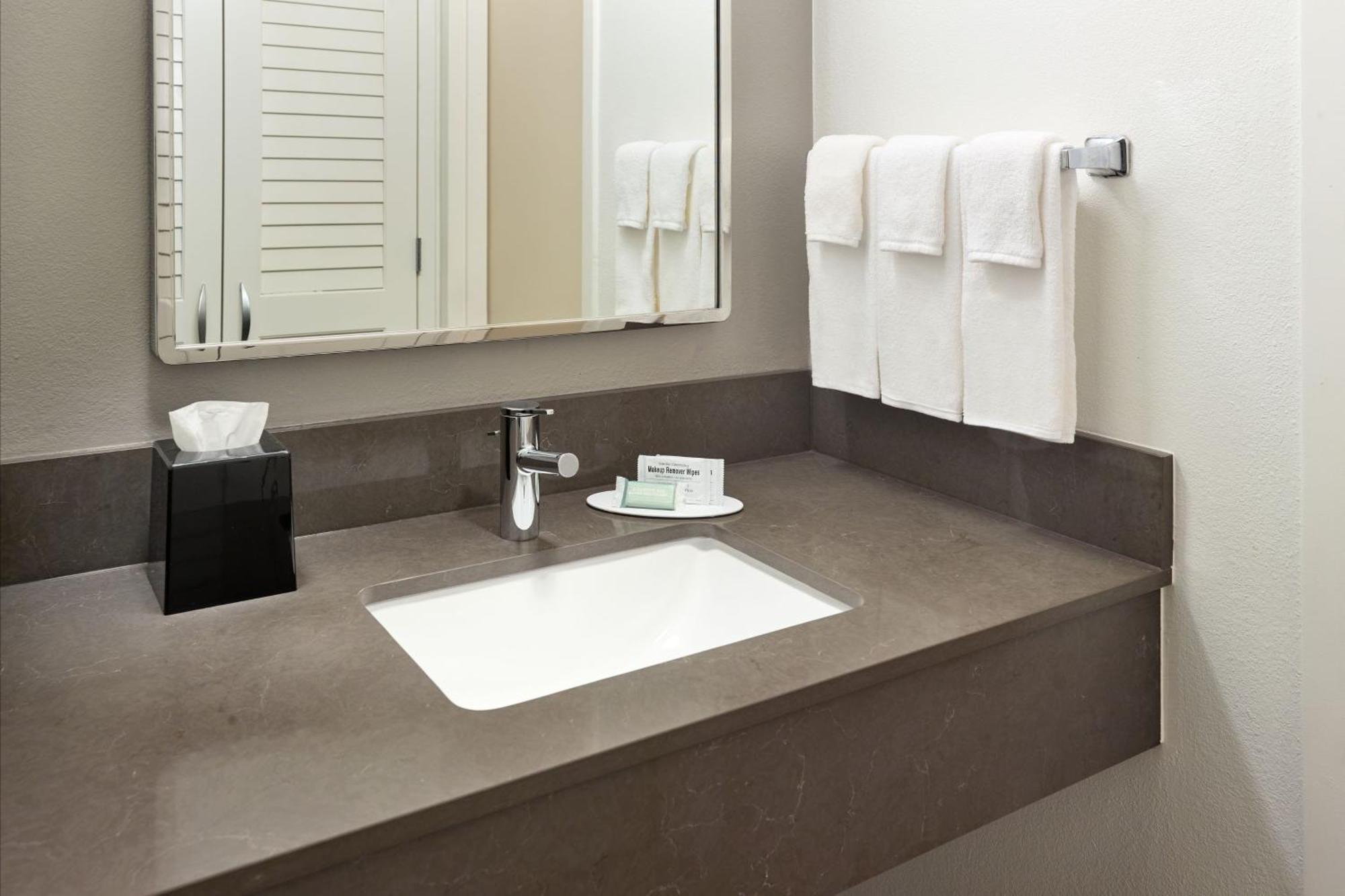 Courtyard By Marriott Atlanta Executive Park/Emory Hotell Eksteriør bilde